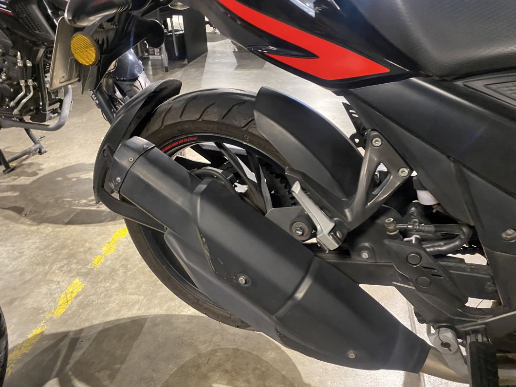 Moto TVS Rtr 200 carburada usado 2022 con 23000 km 1M