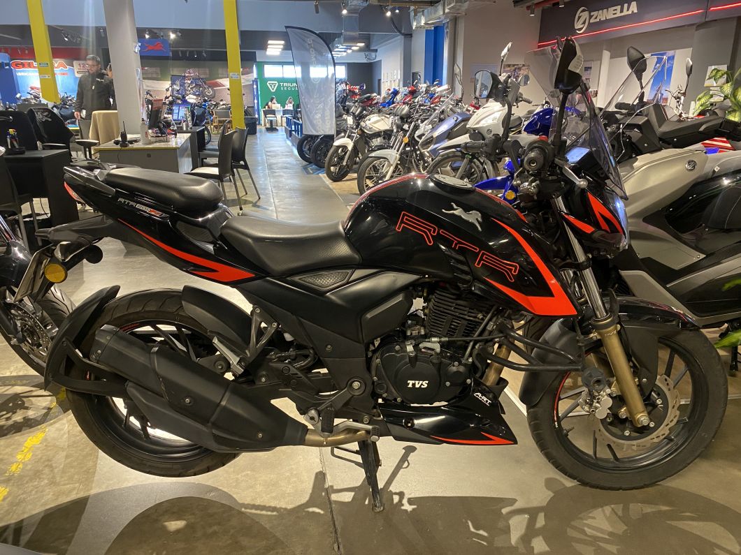 Moto TVS Rtr 200 carburada usado 2022 con 23000 km 1M