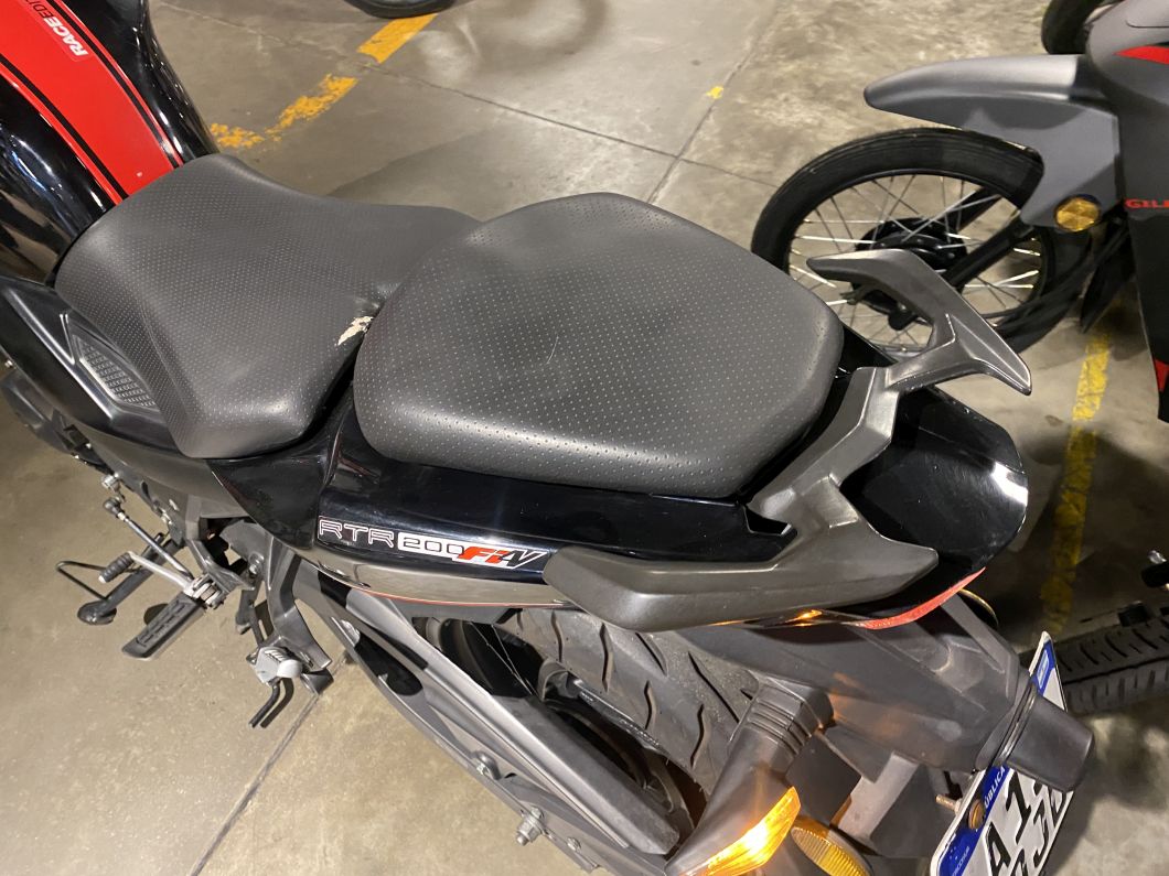 Moto TVS Rtr 200 carburada usado 2022 con 23000 km 1M