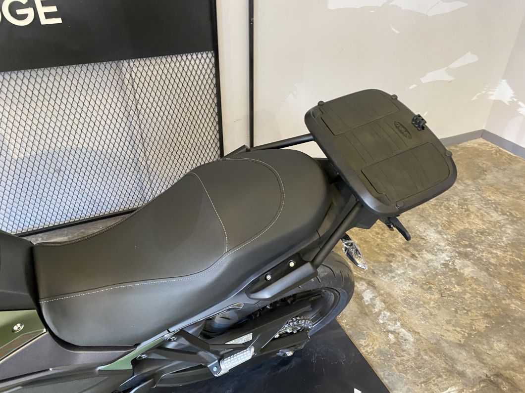 Moto Voge 300 DS 2026 con baul 