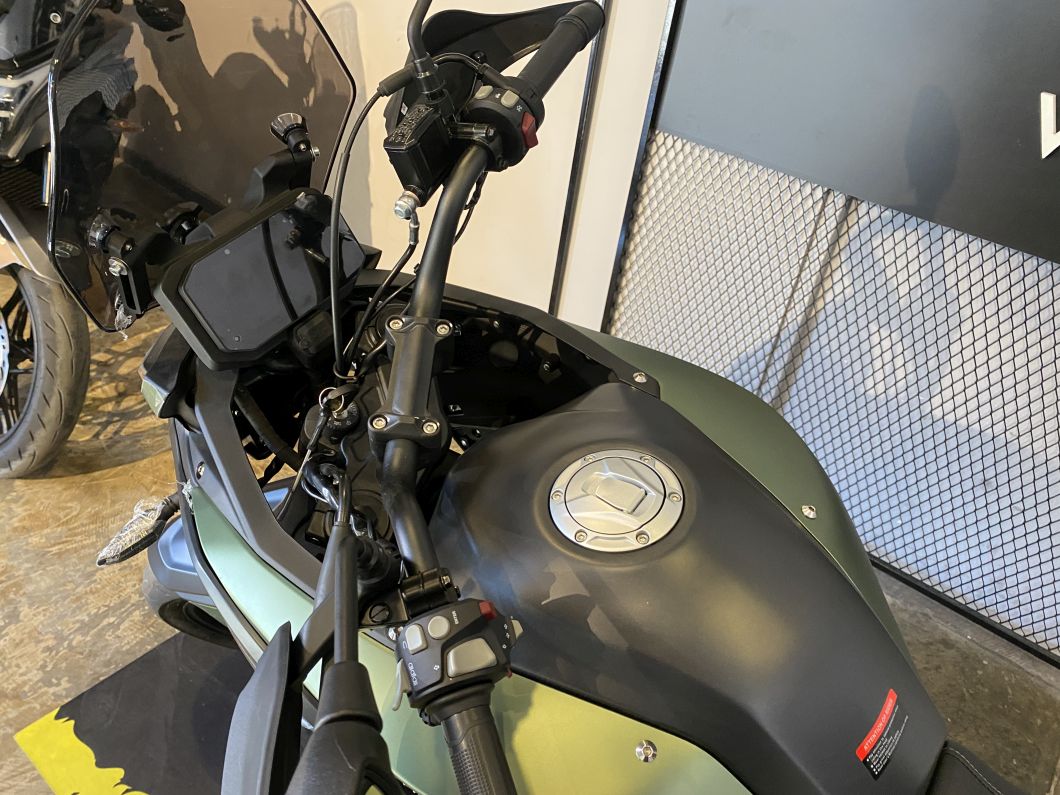 Moto Voge 300 DS 2026 con baul 