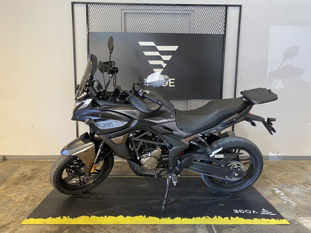 Moto Voge 300 DS 2026 con baul 