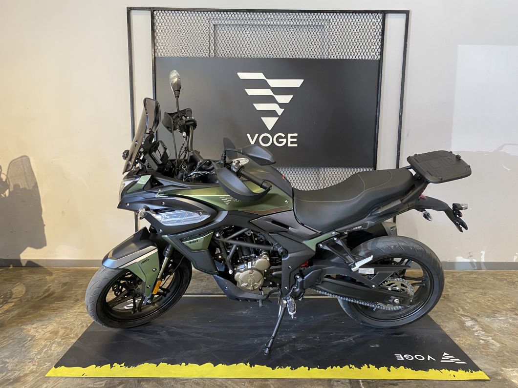 Moto Voge 300 DS 2026 con baul 