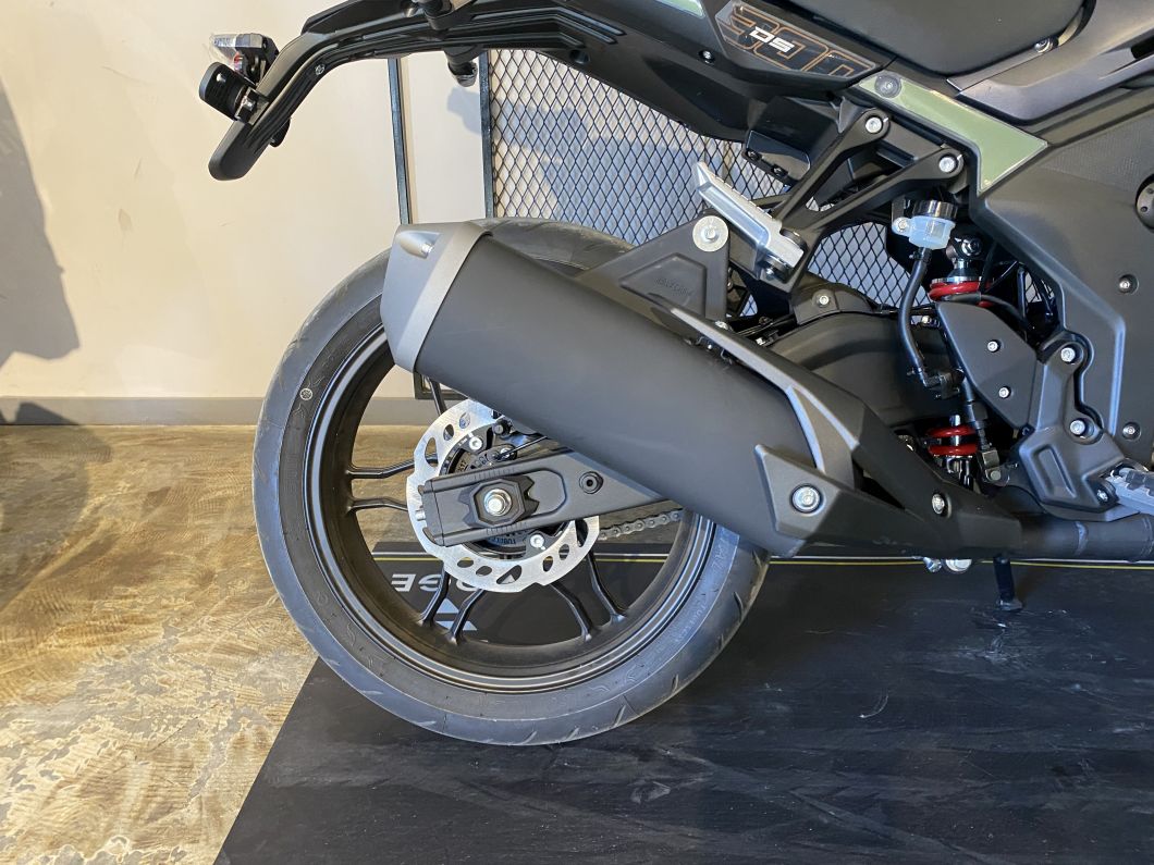 Moto Voge 300 DS 2026 con baul 