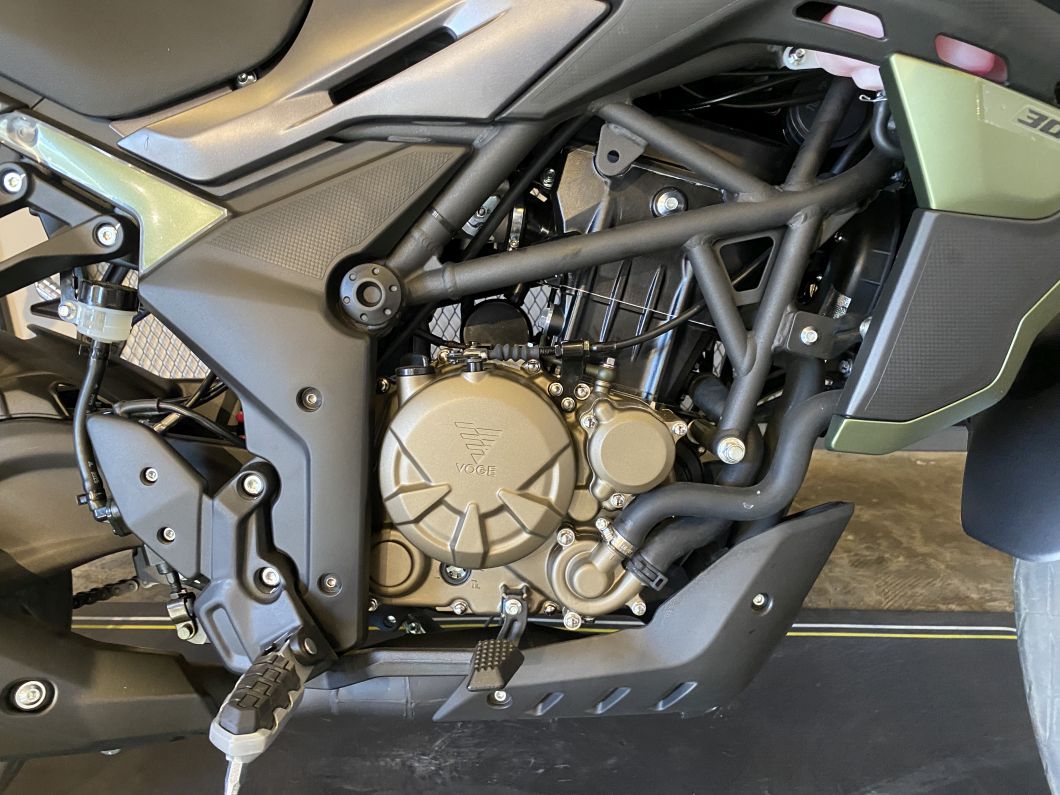 Moto Voge 300 DS 2026 con baul 