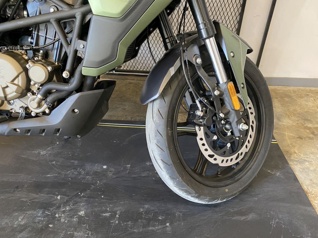 Moto Voge 300 DS 2026 con baul 