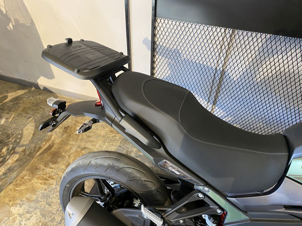 Moto Voge 300 DS 2026 con baul 