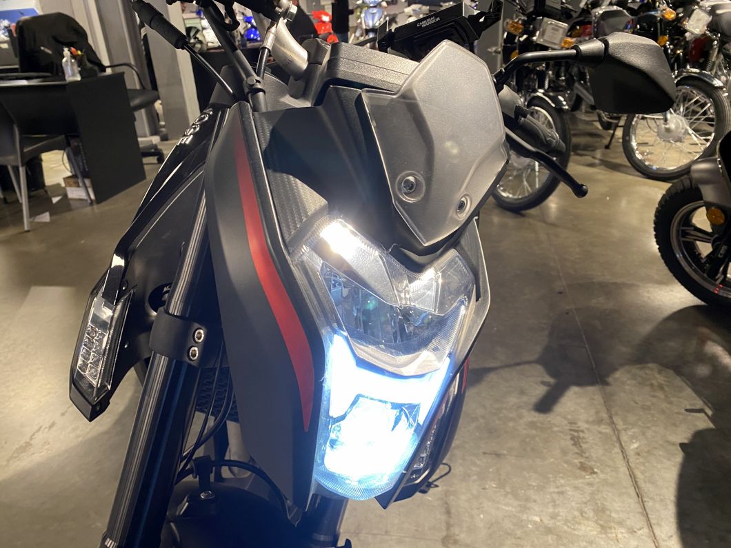 Moto Voge 300 R usado 2023 con 3000 km 1M