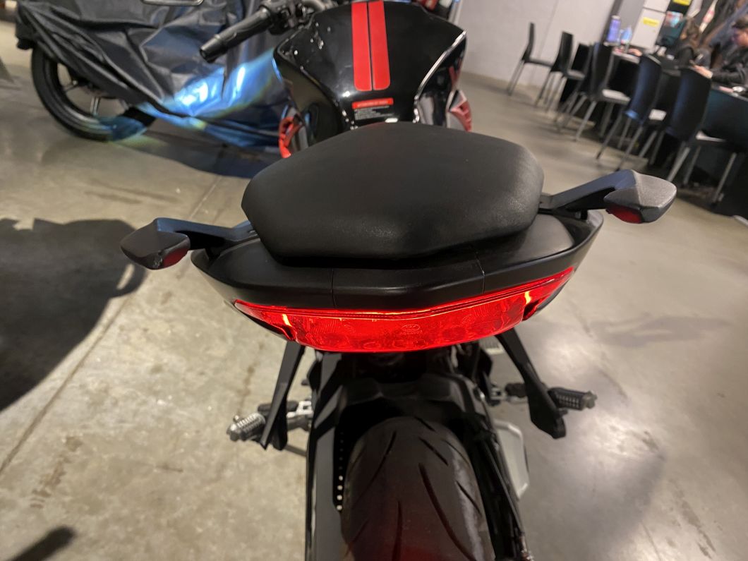 Moto Voge 300 R usado 2023 con 3000 km 1M
