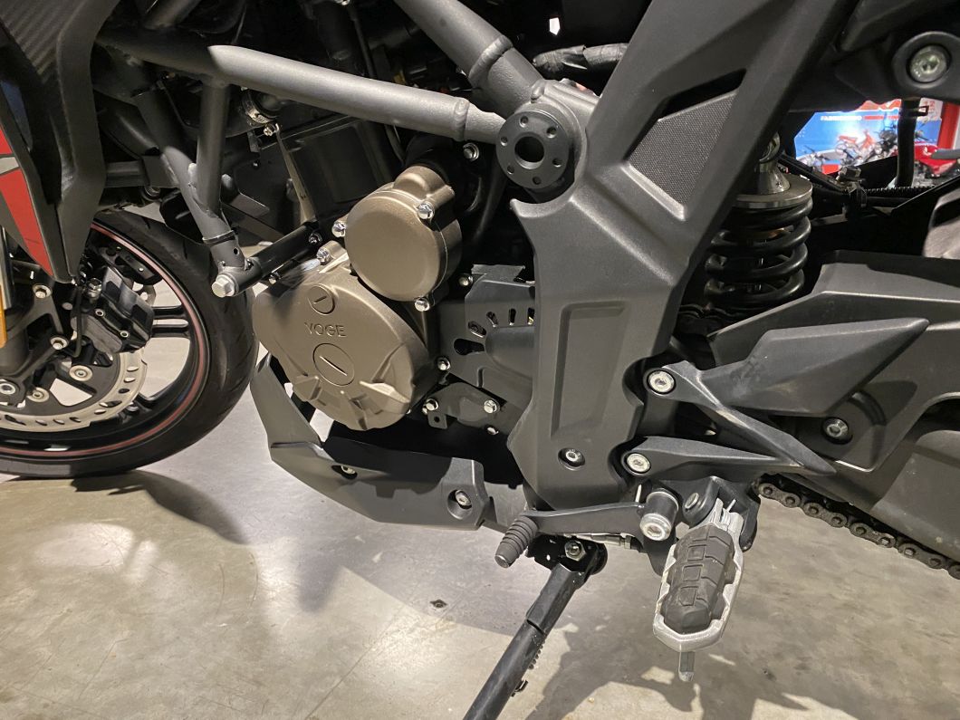 Moto Voge 300 R usado 2023 con 3000 km 1M