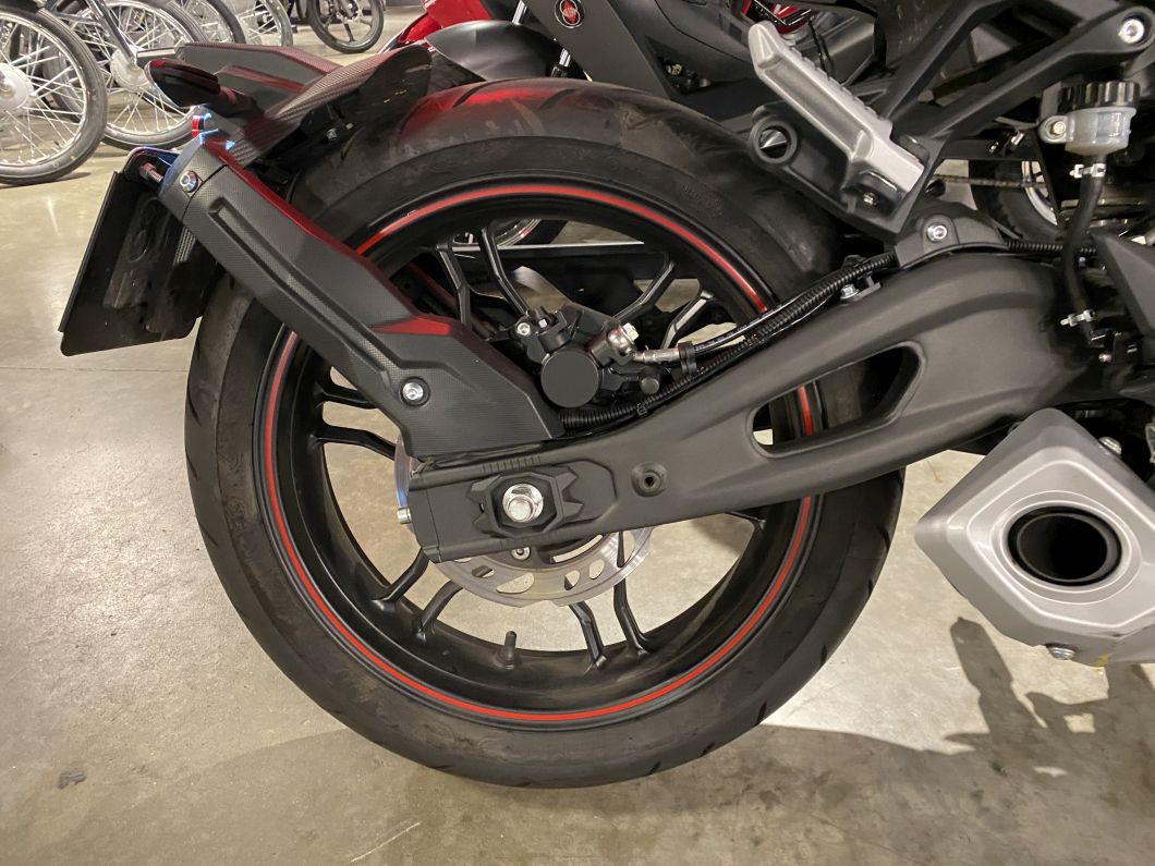 Moto Voge 300 R usado 2023 con 3000 km 1M