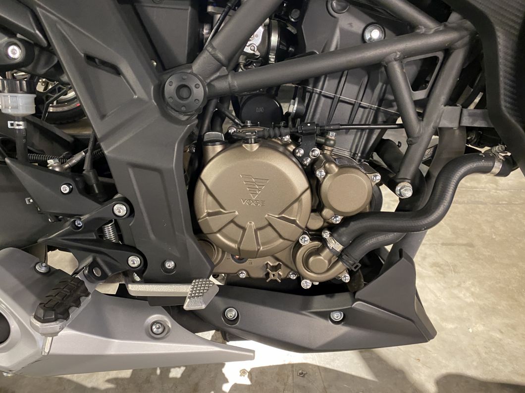 Moto Voge 300 R usado 2023 con 3000 km 1M