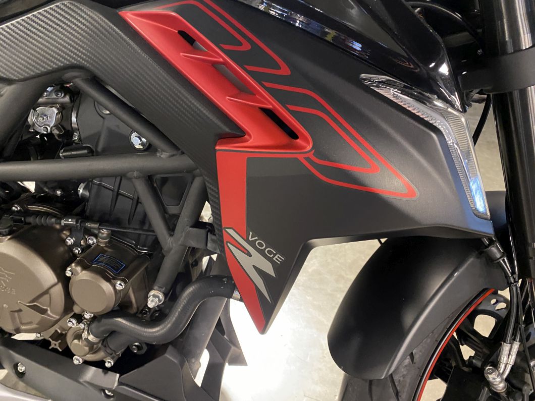 Moto Voge 300 R usado 2023 con 3000 km 1M