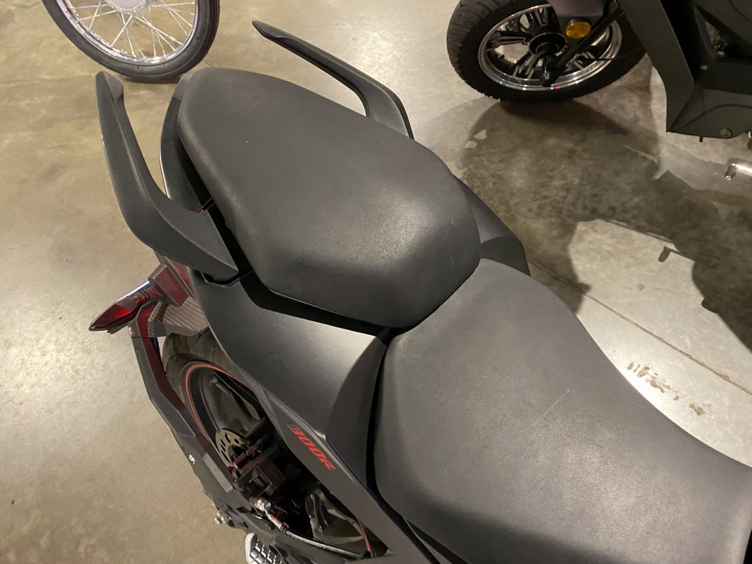 Moto Voge 300 R usado 2023 con 3000 km 1M