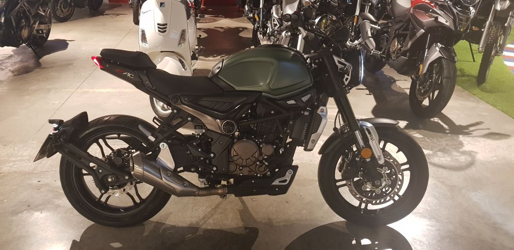 Moto Voge 300 AC usado 2022 con 7800km 