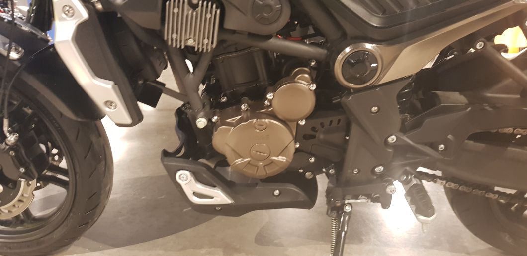 Moto Voge 300 AC usado 2022 con 7800km 