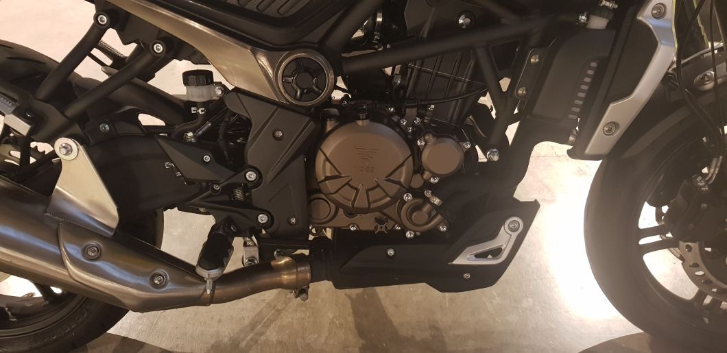 Moto Voge 300 AC usado 2022 con 7800km 