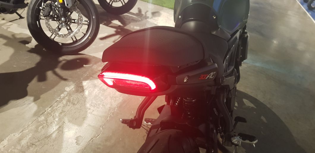 Moto Voge 300 AC usado 2022 con 7800km 