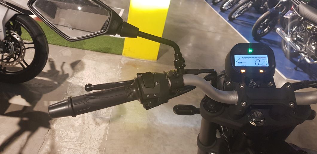 Moto Voge 300 AC usado 2022 con 7800km 