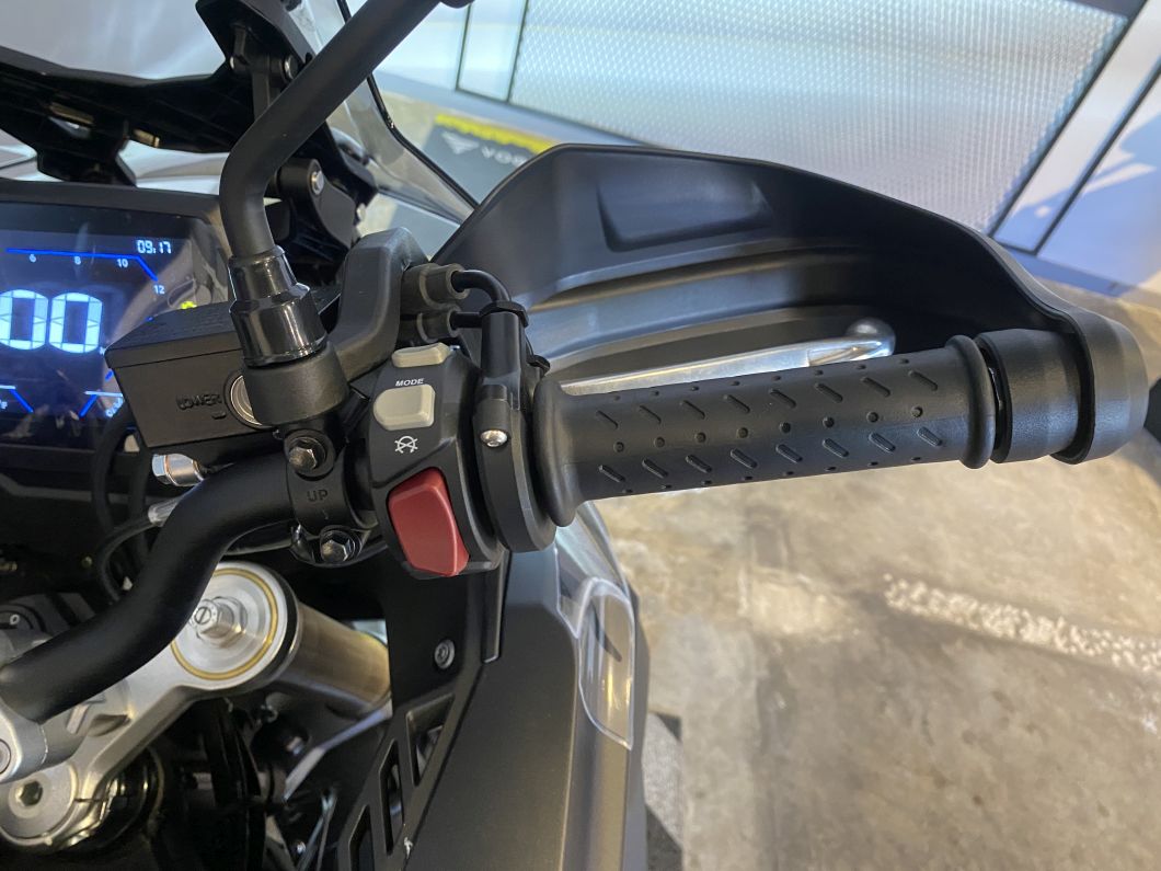 Moto Voge 525 DSX Black + Baul