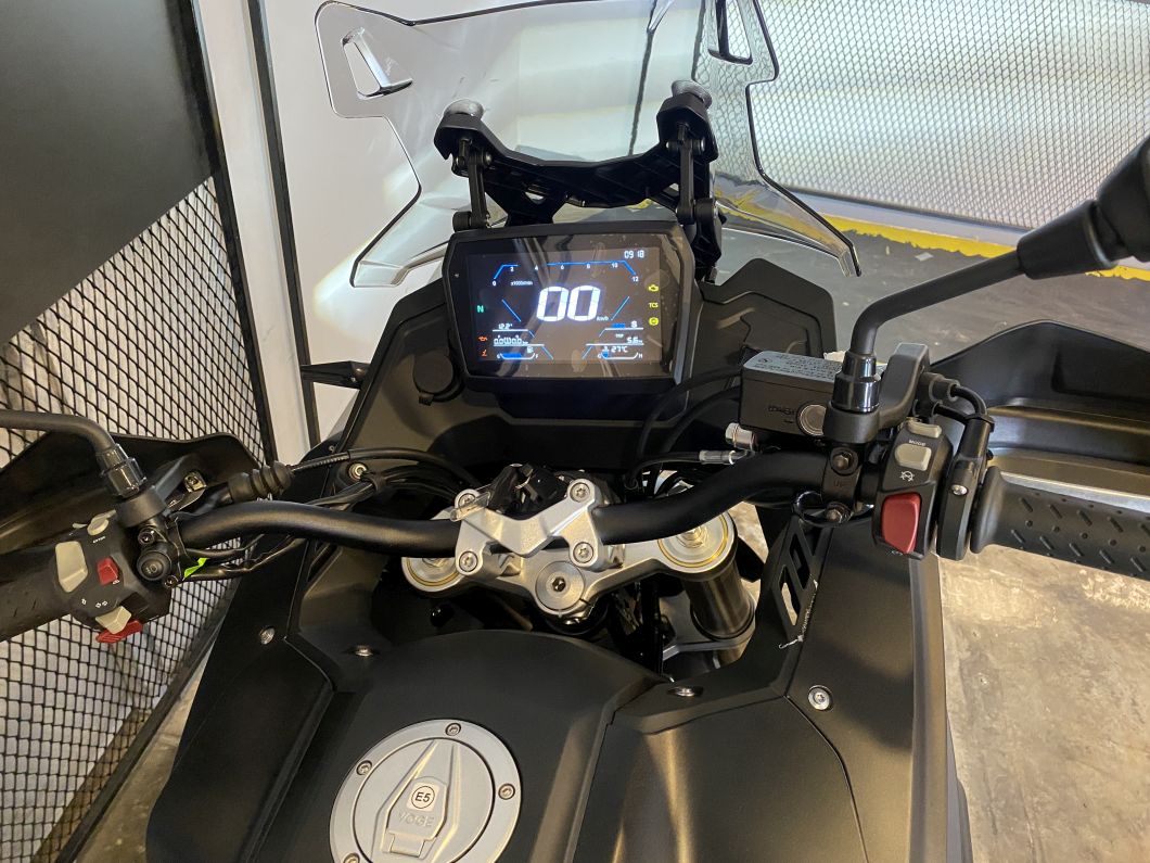 Moto Voge 525 DSX Black + Baul