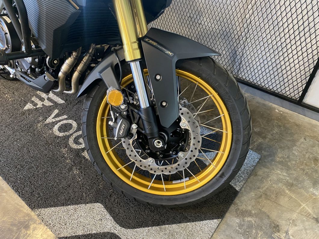 Moto Voge 525 DSX Black + Baul