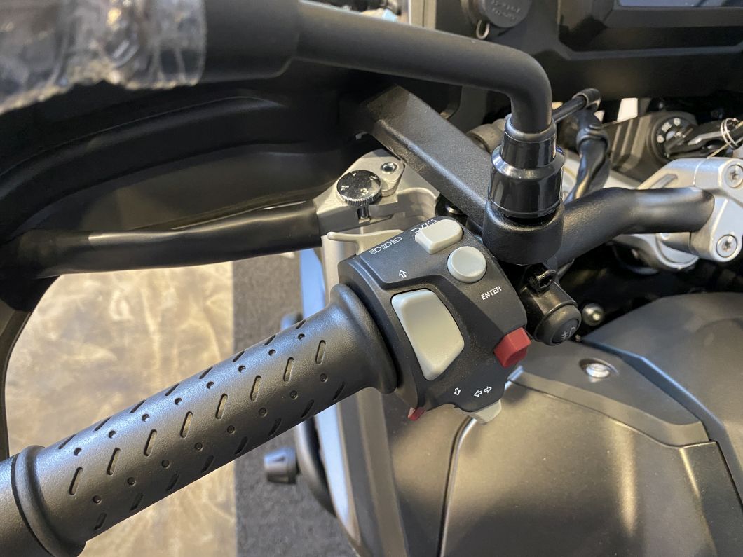 Moto Voge 525 DSX Black + Baul