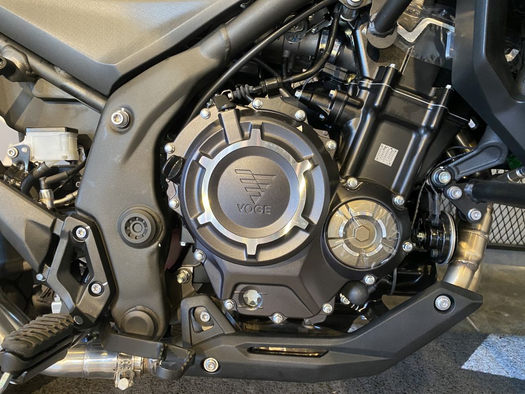 Moto Voge 525 DSX Black + Baul