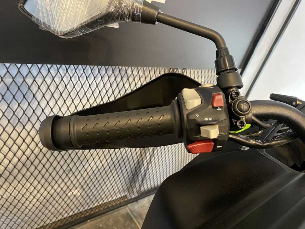 Moto Voge 525 DSX Black + Baul