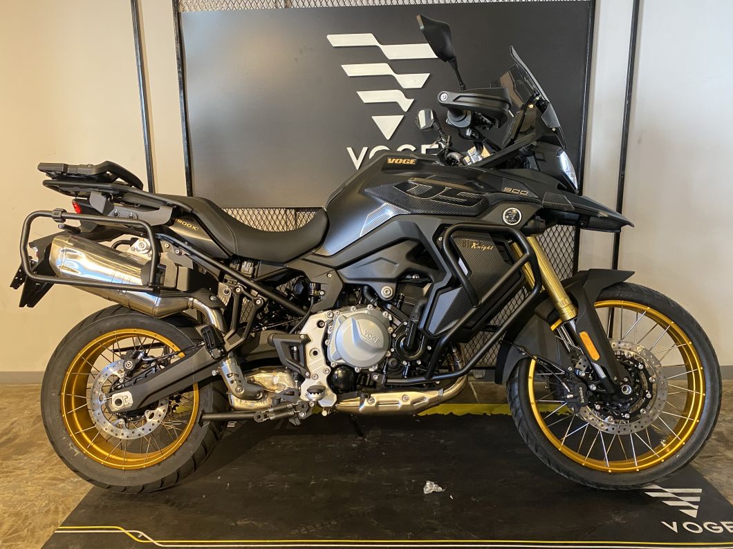 Moto Voge 900 DSX Black + Baul