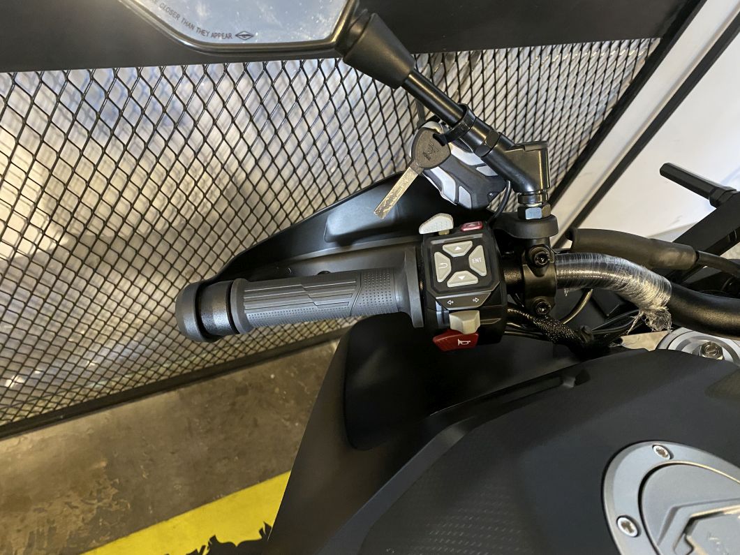 Moto Voge 900 DSX Black + Baul