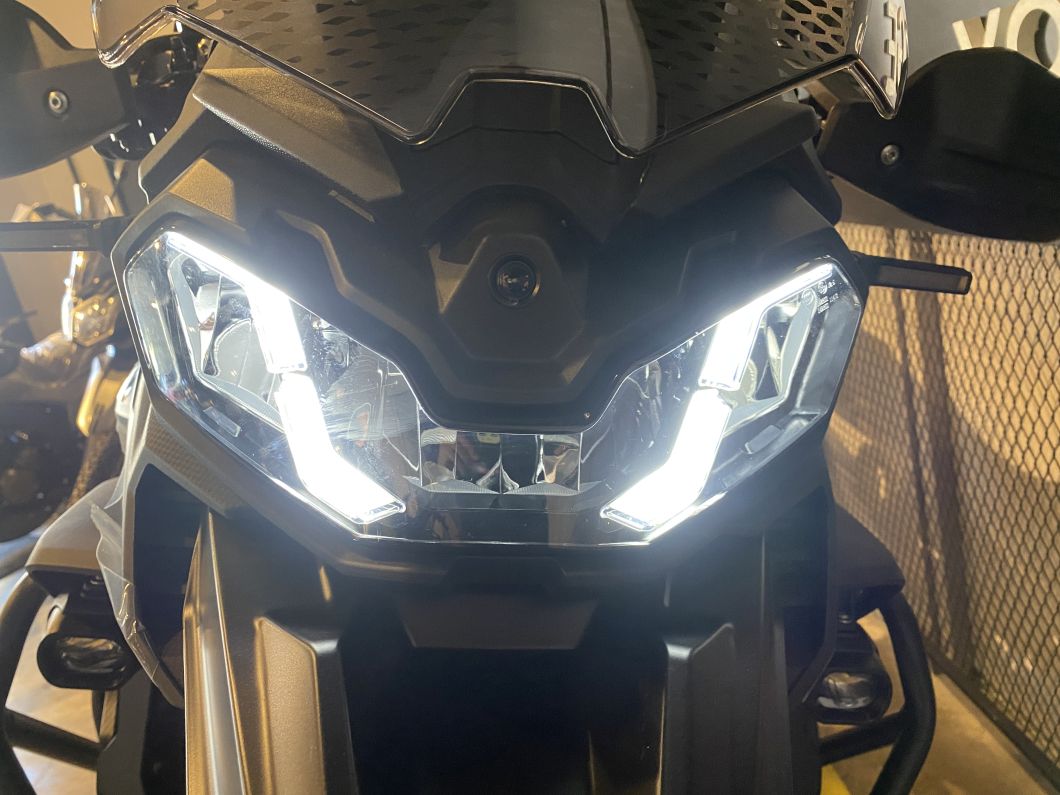 Moto Voge 900 DSX Black + Baul