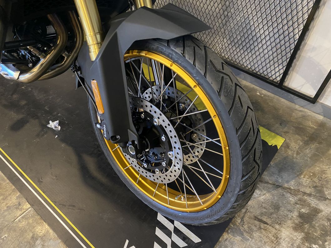 Moto Voge 900 DSX Black + Baul