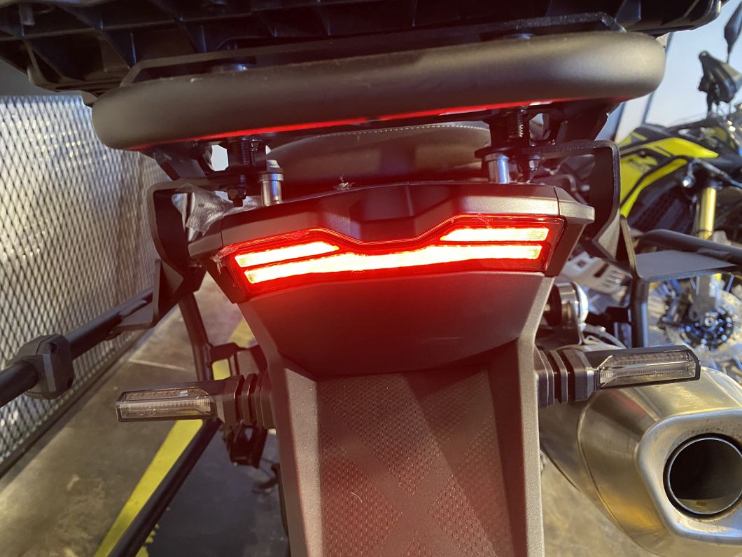 Moto Voge 900 DSX Black + Baul