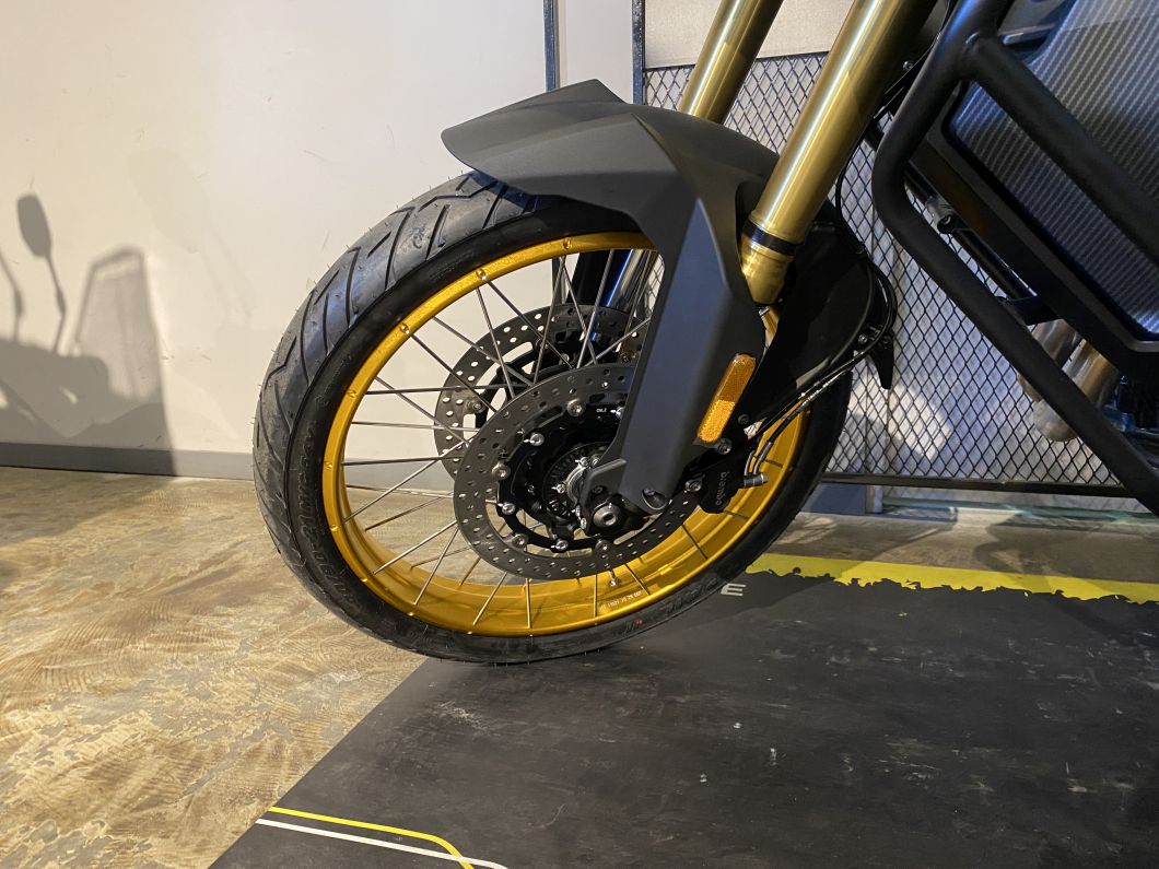 Moto Voge 900 DSX Black + Baul
