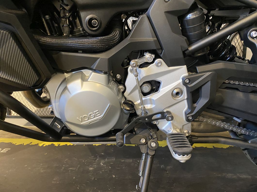 Moto Voge 900 DSX Black + Baul
