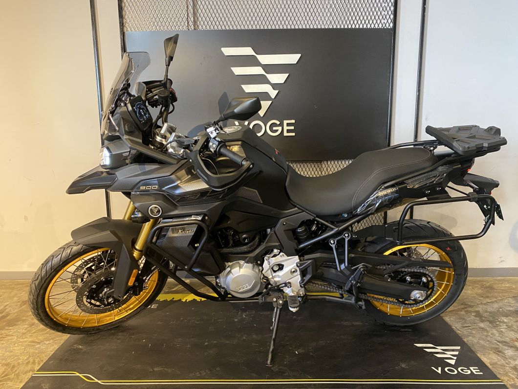 Moto Voge 900 DSX Black + Baul
