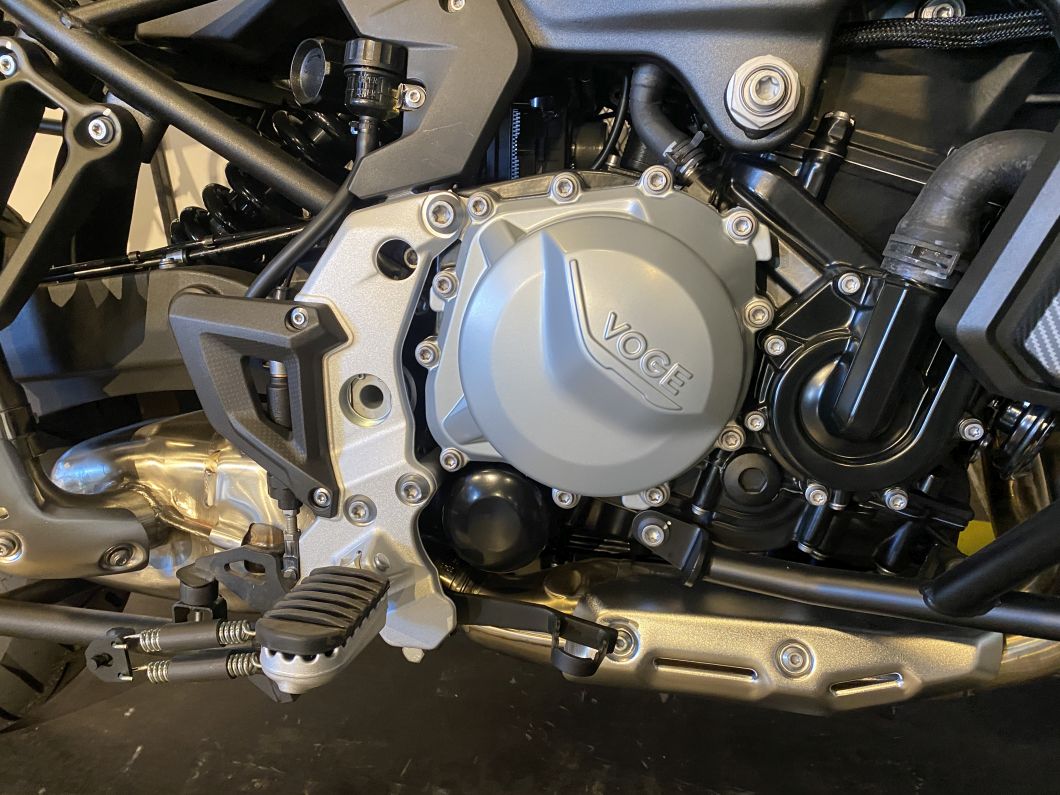 Moto Voge 900 DSX Black + Baul