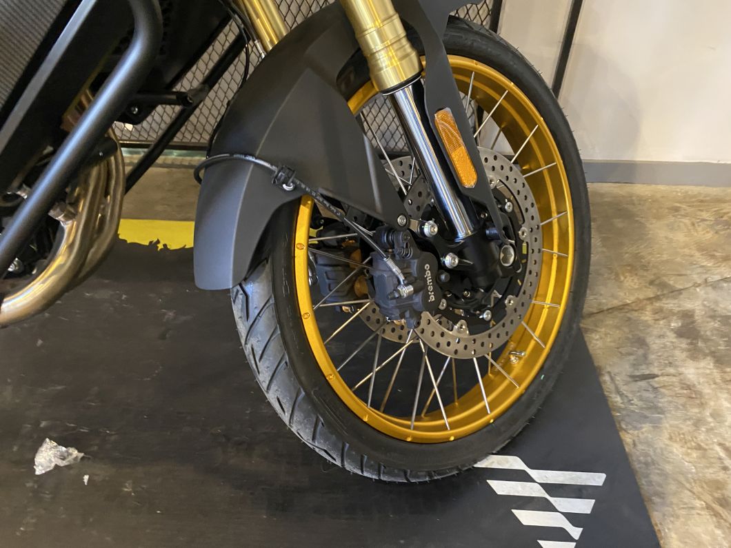 Moto Voge 900 DSX Black + Baul