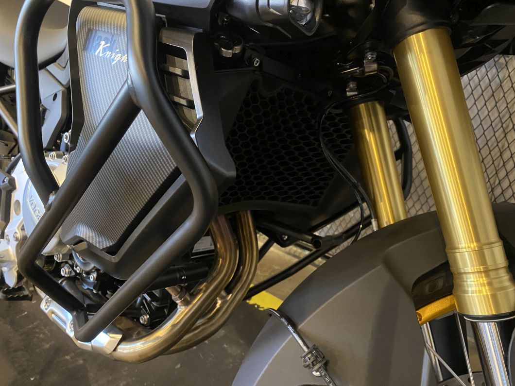 Moto Voge 900 DSX Black + Baul