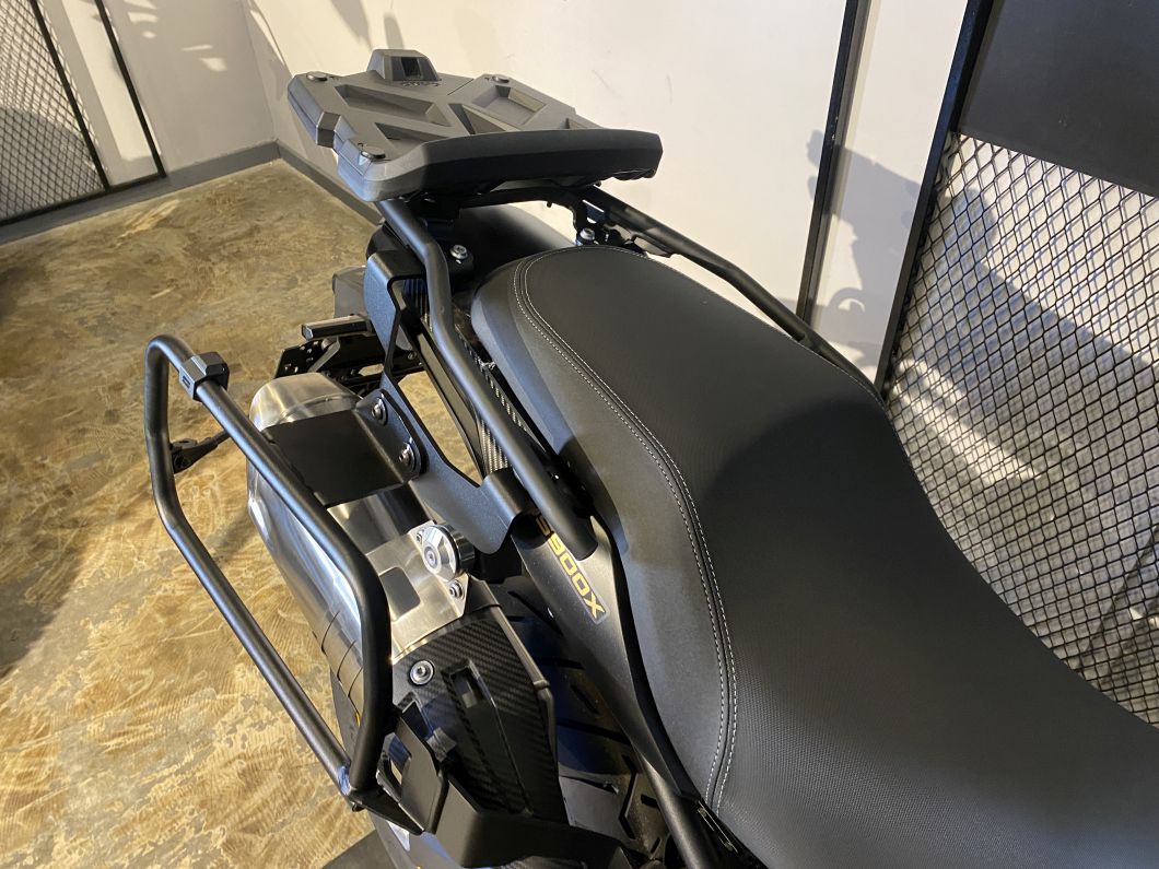 Moto Voge 900 DSX Black + Baul