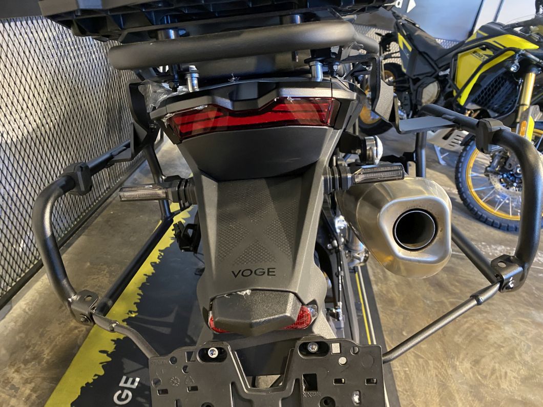 Moto Voge 900 DSX Black + Baul