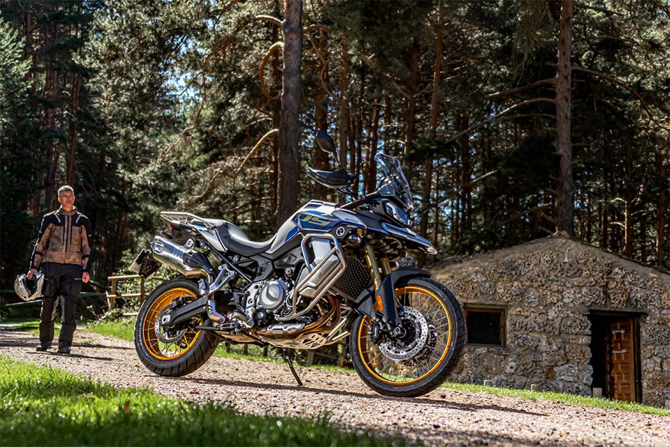 Moto Voge 900 DSX