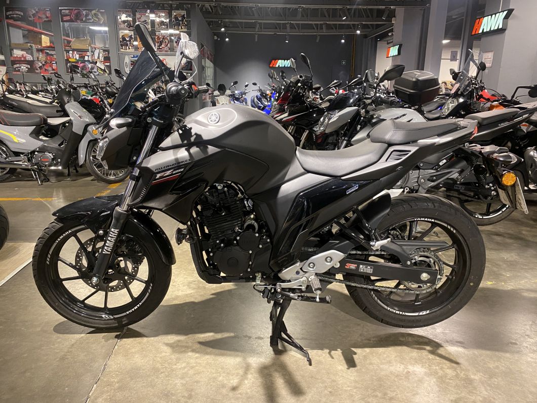 Moto Yamaha Fz 25 usado 2025 con 2350 km 1M