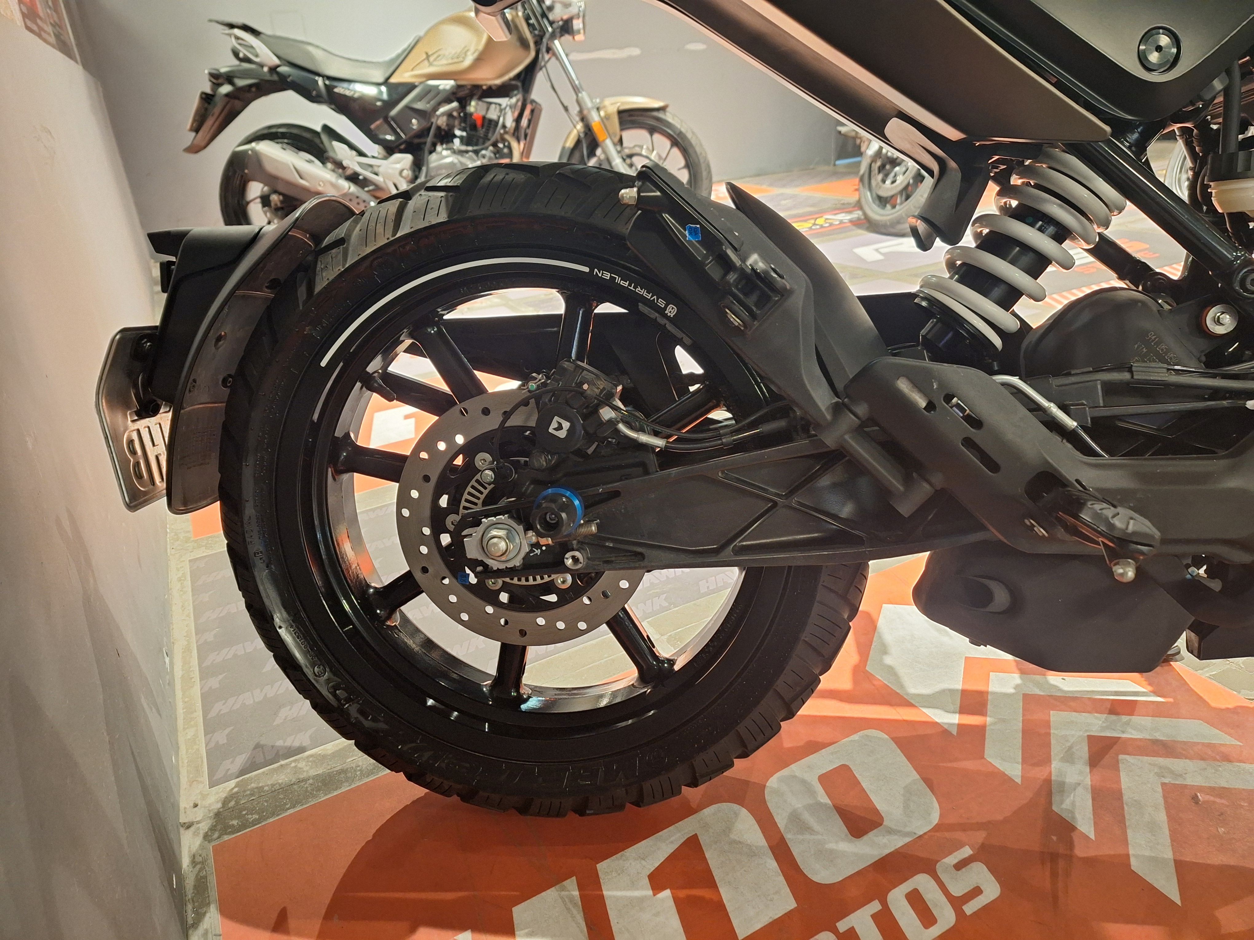 Moto Husqvarna SVARTPILEN 200 usado 2024 con 1900 km int 51480 1M