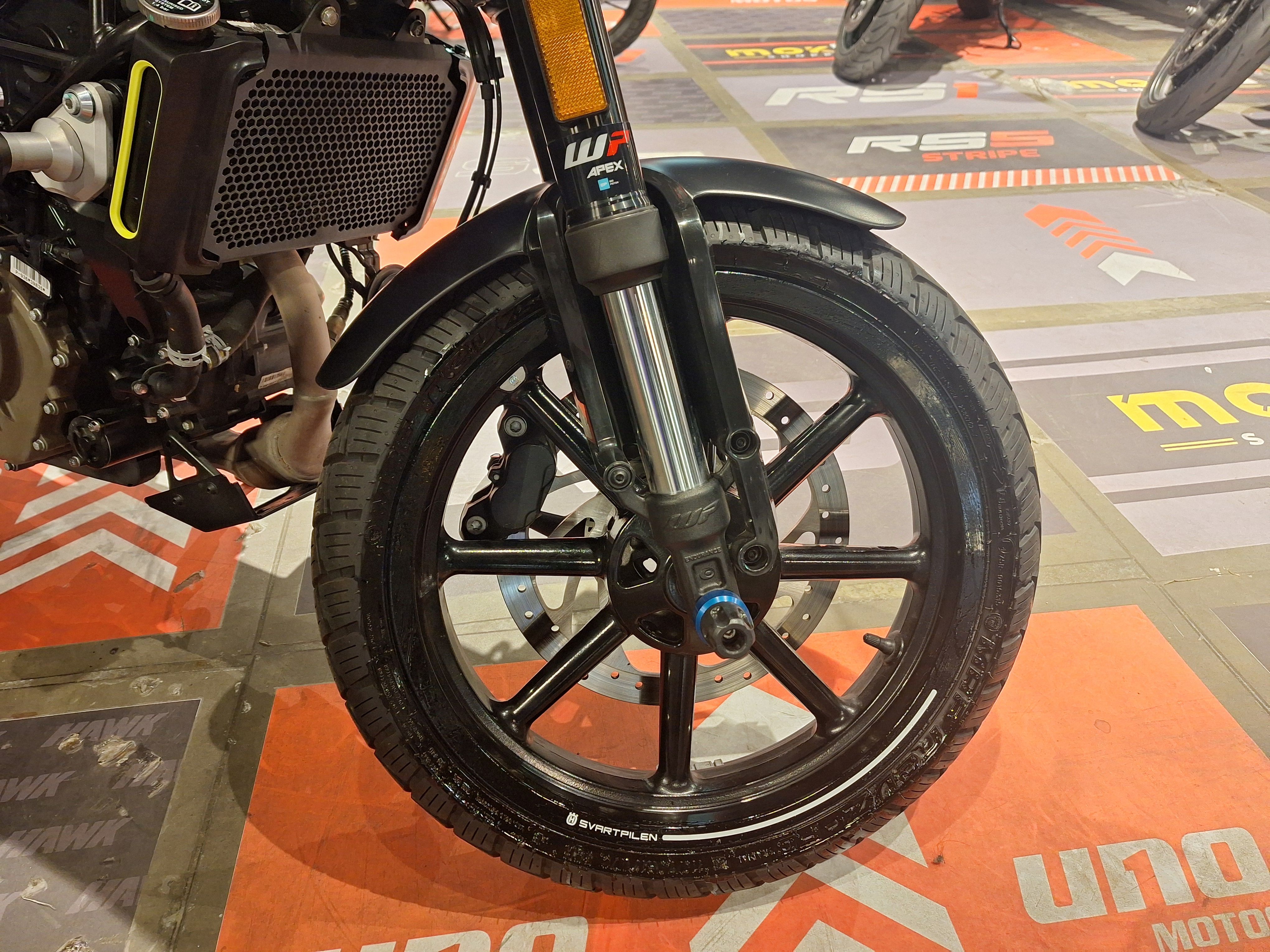 Moto Husqvarna SVARTPILEN 200 usado 2024 con 1900 km int 51480 1M