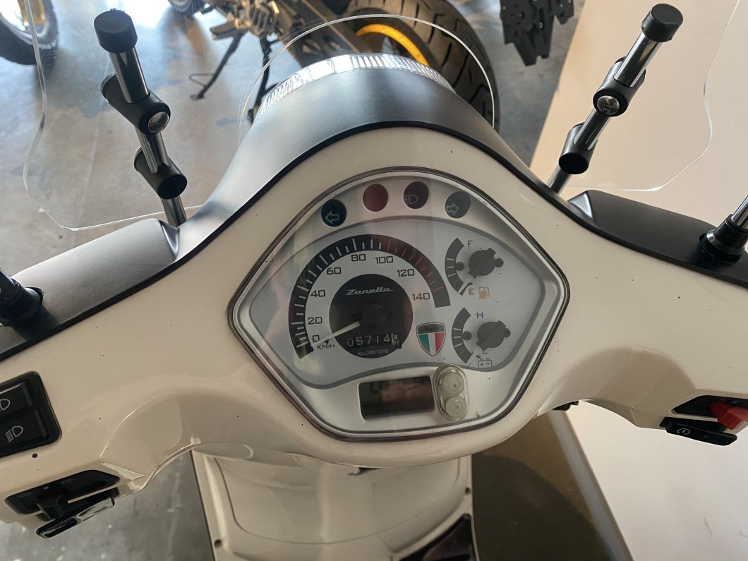 Moto Zanella Styler 150 Exclusive usado 2023 con 5600 km 1M