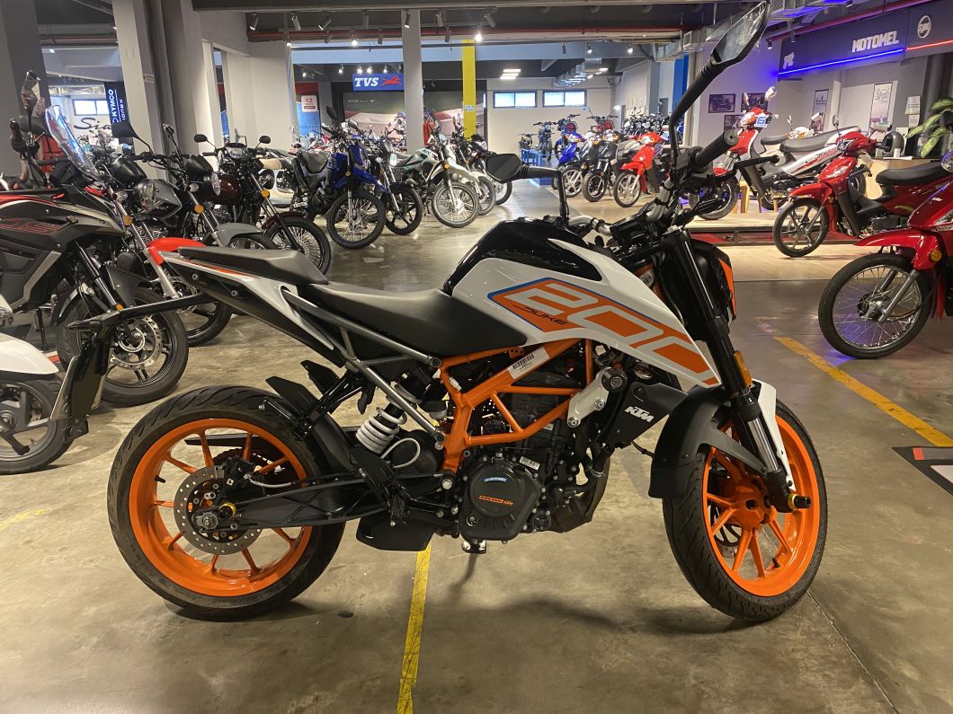 Moto Ktm Duke 200 usado 2024 con 2900 km 1M int 53988