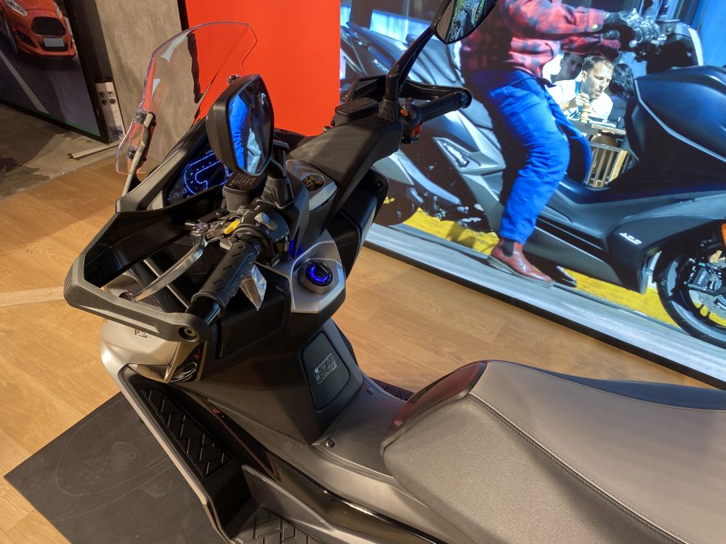 Moto KYMCO 350 DTX