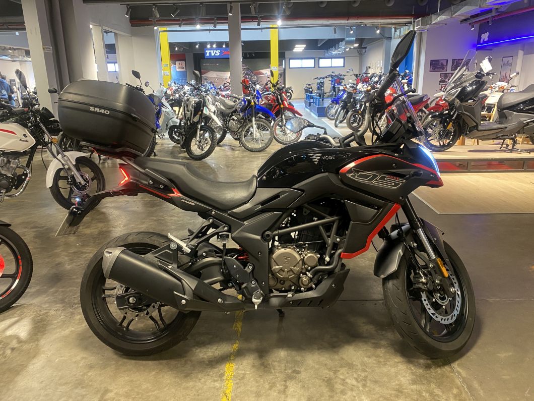 Moto Voge 300 Ds usado 2024 con 6600 km 1M